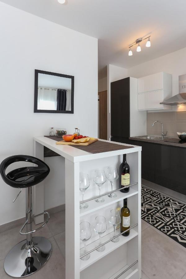 Modern Apartments With Sea View 150 Meters To Beach Kaštela Kültér fotó